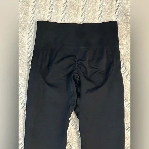DO NOT BUY Oner Active Seamless Leggings with Butt Scrunch in Black - XS - Picture 6 of 9